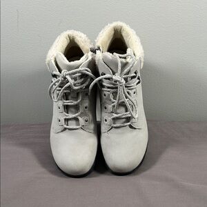 JBU Women's Light Gray Winter Boots